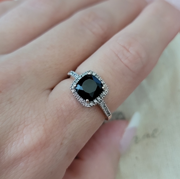 Onyx 10K Gold & 1/5 Carat T.W. Diamond Frame Ring - Picture 5 of 6